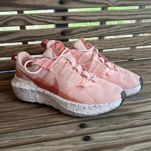 Women’s Nike tennis shoes